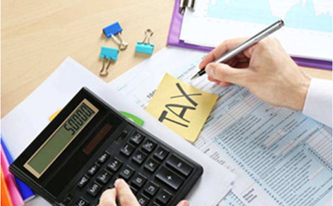 著作權(quán)人和與著作權(quán)有關(guān)的權(quán)利人可以授權(quán)著作權(quán)集體管理組織行使著作權(quán)或者與著作權(quán)有關(guān)的權(quán)利。著作權(quán)集體管理組織被授權(quán)后，可以以自己的名義為著作權(quán)人和與著作權(quán)有關(guān)的權(quán)利人主張權(quán)利，并可以作為當(dāng)事人進(jìn)行涉及著作權(quán)或者與著作權(quán)有關(guān)的權(quán)利的訴訟、仲裁活動。著作權(quán)集體管理組織是非營利性組織，其設(shè)立方式、權(quán)利義務(wù)、著作權(quán)許可使用費(fèi)的收取和分配，以及對其監(jiān)督和管理等由國務(wù)院另行規(guī)定。